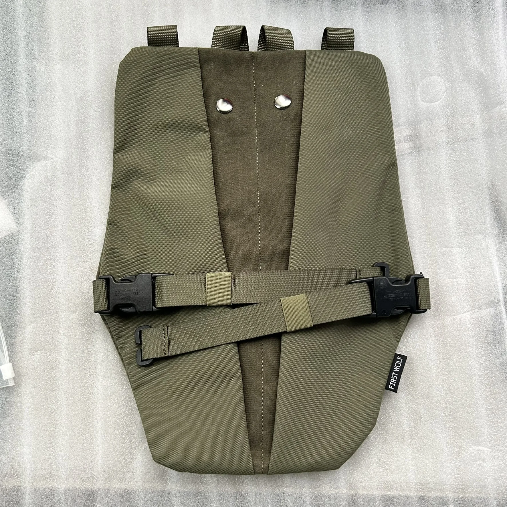 Expansión táctica del compartimento canguro: bolsa auxiliar, almacenamiento modular y complementos para fundas para casco