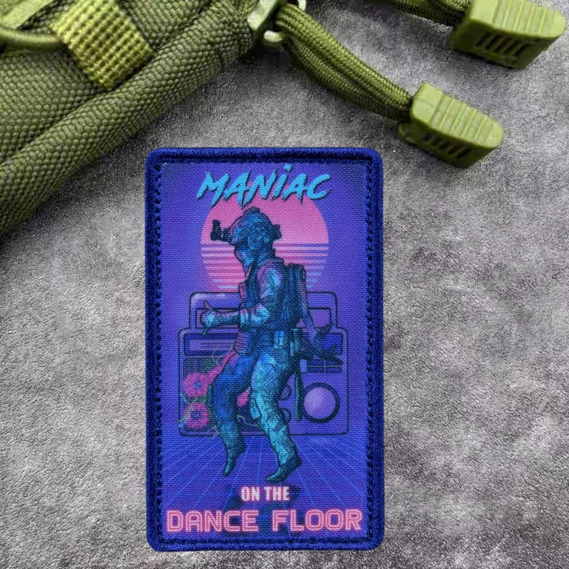 Maniac Om The Dance Floor divertido Humor moral parche de impresión táctica gancho y bucle brazalete al aire libre mochila accesorios pegatinas - imagen 2