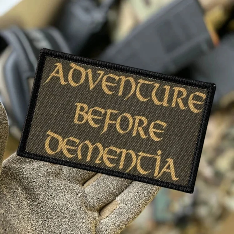 Parche táctico "Adventure Before Dementia", brazalete impreso, insignia de moral, parches con gancho, pegatinas para ropa y mochila - imagen 2