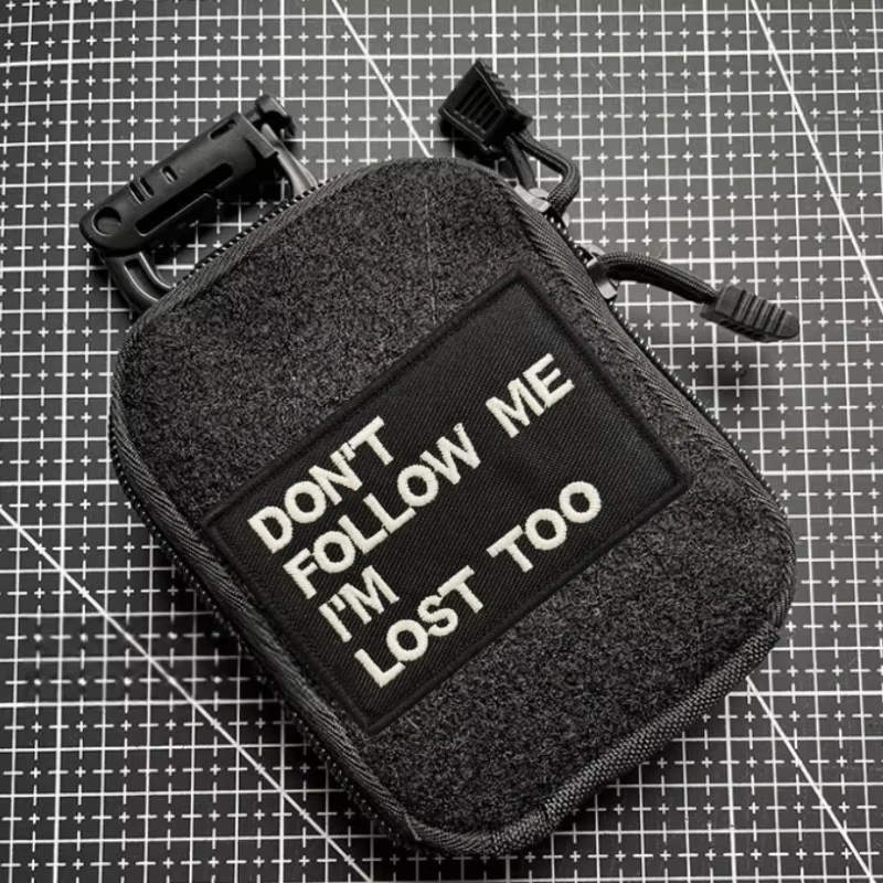 Parche bordado moral NON FOLLOW ME IM LOST TOO con velcro - imagen 3