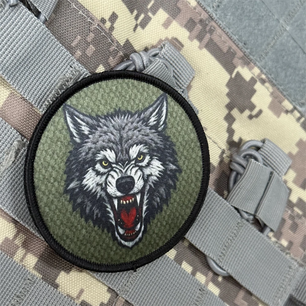 Parche táctico Chevron Wolf Morale, brazalete del ejército militar, parches bordados de gancho y bucle para ropa, pegatina para mochila - imagen 4