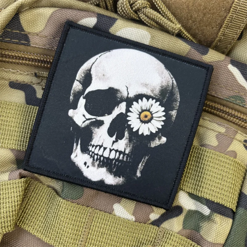 Parche táctico con estampado de "calavera y flor de Margarita" para ropa, insignia de moral militar, parches con gancho, pegatinas para mochila - imagen 4