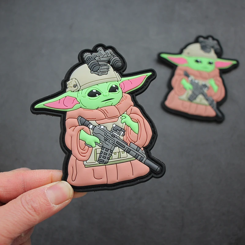 Parche de PVC 3D Baby Yoda para casco de visión nocturna, insignia táctica militar, ropa de piel verde y rosa para bolso, chaleco, decoración artesanal - imagen 3