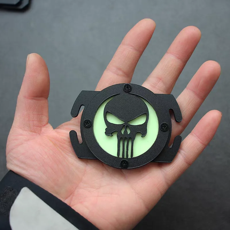 Brazalete luminoso MOLLE, hebilla de correas, insignia para caminar de noche con calavera, insignia de identificación, accesorios para mochila - imagen 5