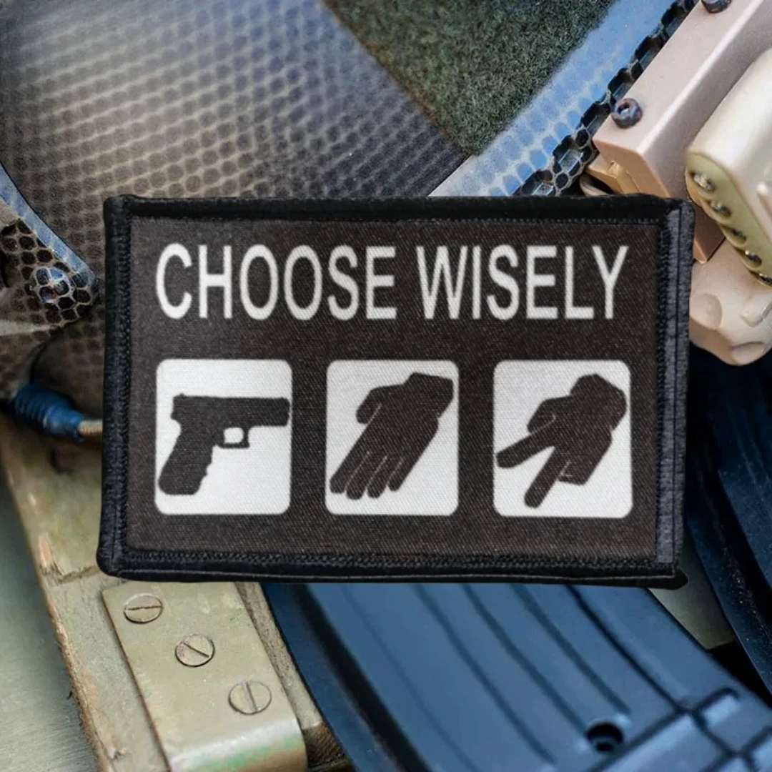 ESCAPE WISELY Insignia de moral, parches de gancho y bucle con estampado de pistola, brazalete táctico, mochila, sombrero, pegatina - imagen 4