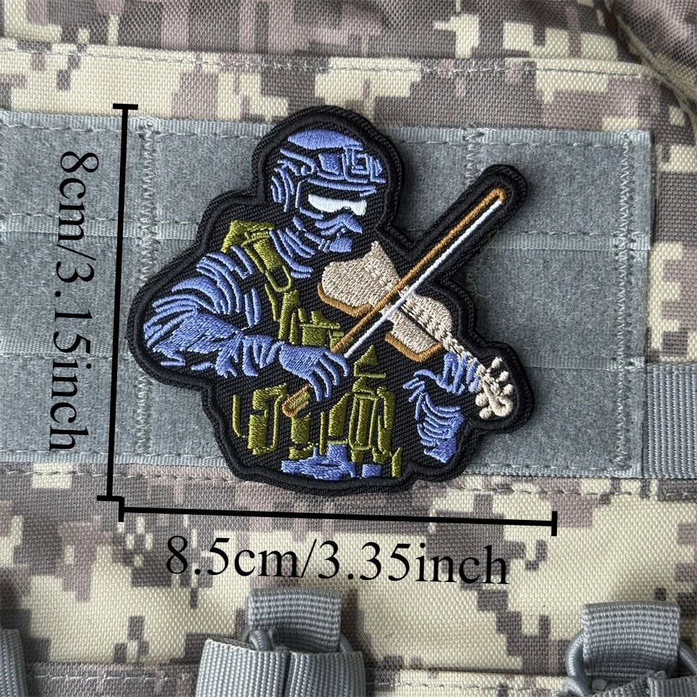 Parche táctico The Soldier Playing The Violin Chevron Morale, brazalete militar del ejército, parches de gancho y bucle bordados para ropa - imagen 2