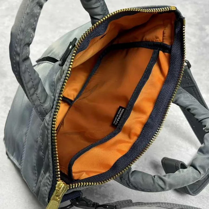 Bolso bandolera bidireccional Aloha Shaka en gris urbano - 26×28 cm - imagen 5