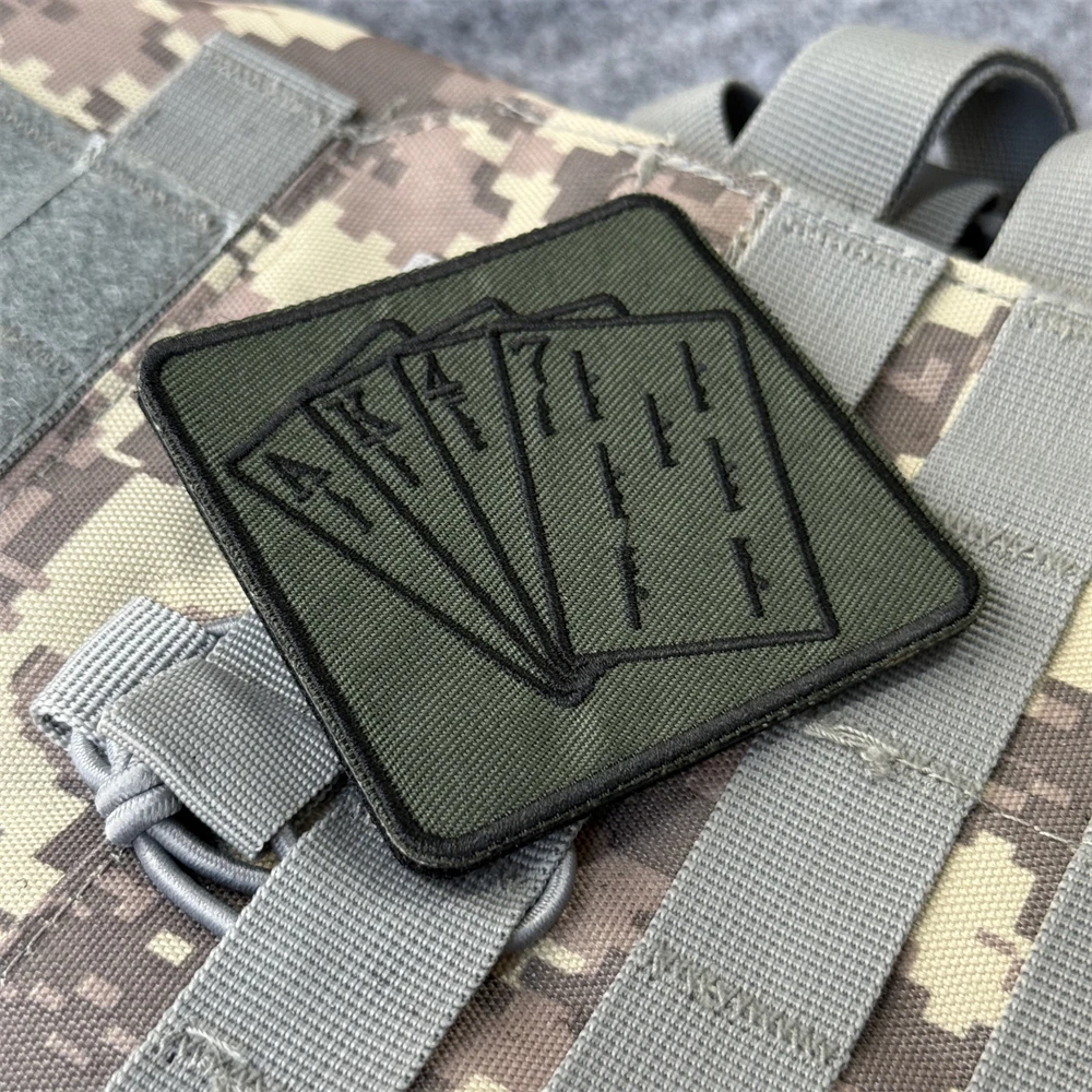Parche "Poker Card Ak47", insignia de moral táctica, parches de gancho y bucle bordados, brazalete militar táctico, pegatina para mochila - imagen 5