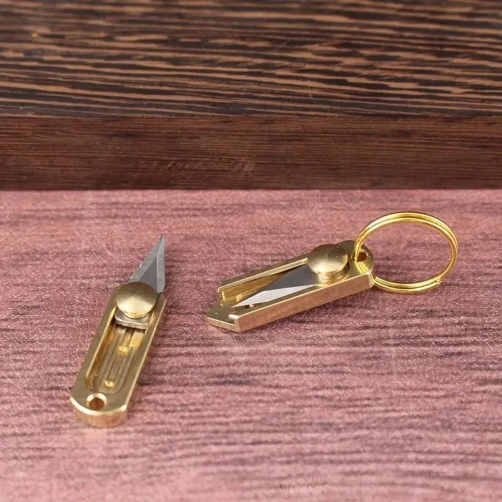 Mini cuchillo plegable EDC de latón con anilla llavero camping - imagen 3