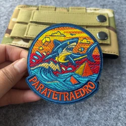 Parche táctico bordado tiburón enojado con velcro para mochila