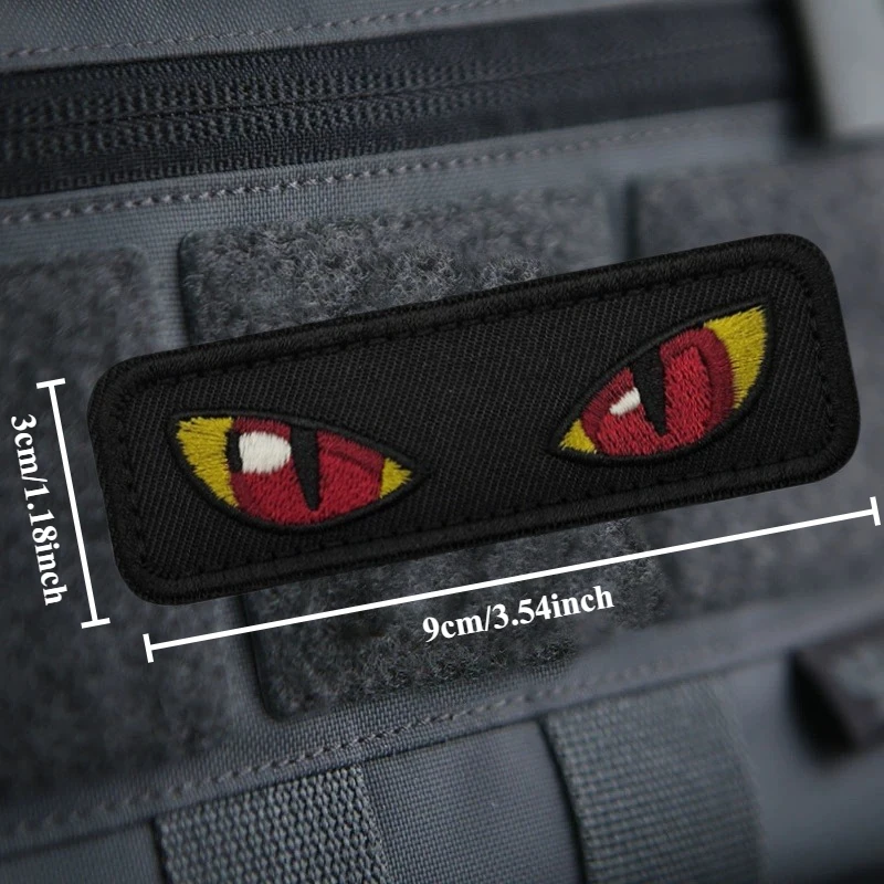 Parche bordado de ojo de gato luminoso para ropa, insignia de moral táctica del ojo del diablo, parche de Anime con gancho, pegatinas para mochila - imagen 4