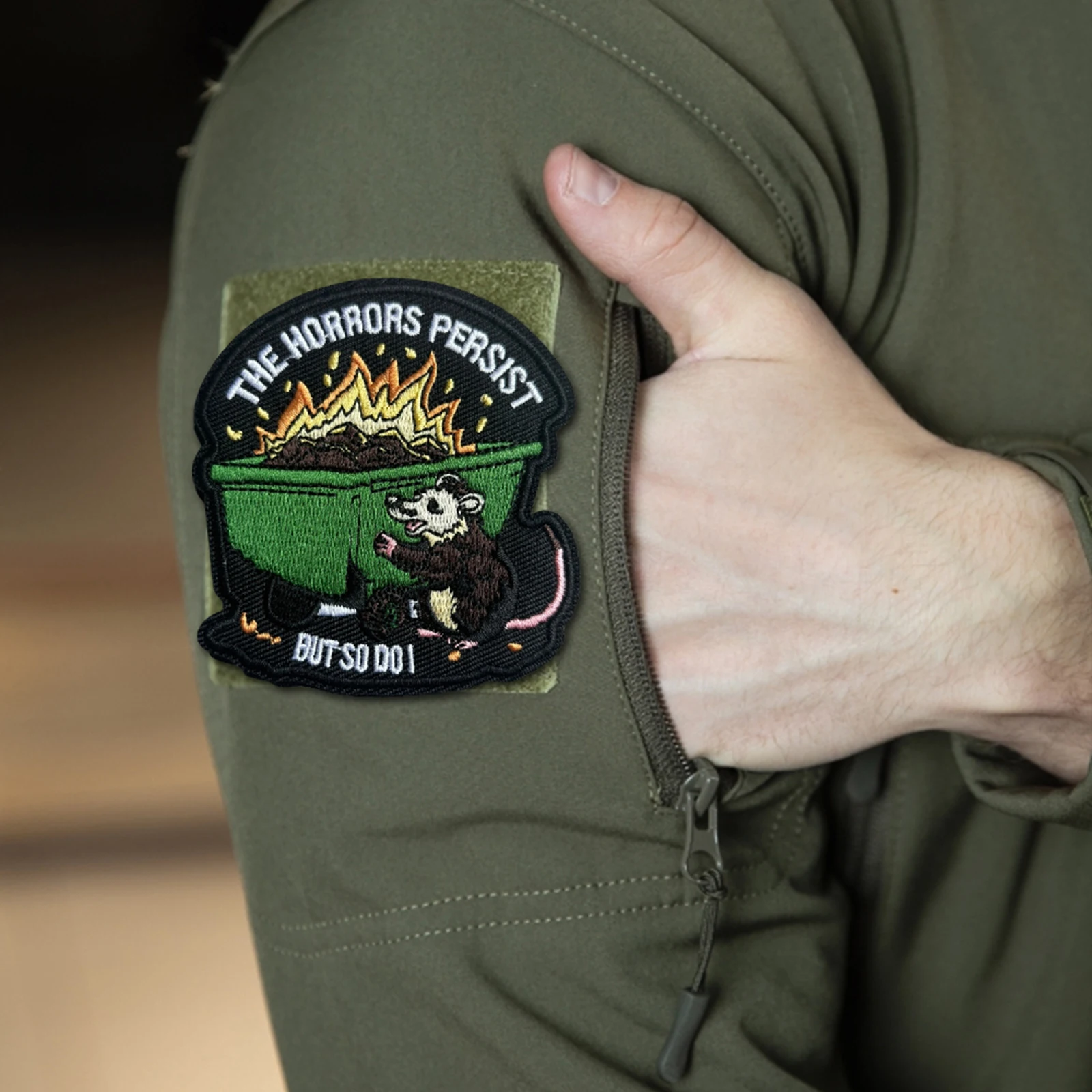 Parche táctico The Horrors Persist But So Do I, parche bordado con gancho y bucle para ratón, insignia de moral militar, pegatinas para mochila - imagen 5