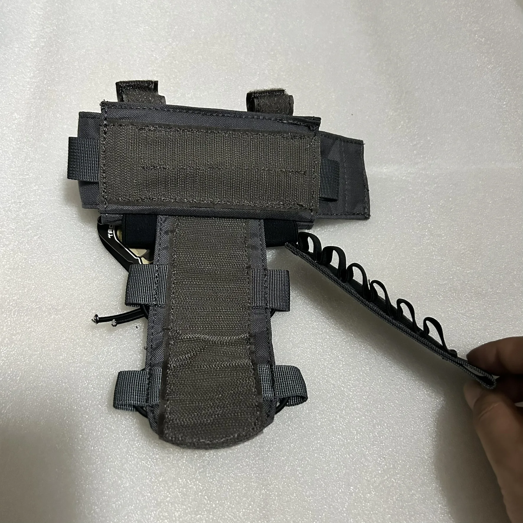 Bolsa táctica 500D para batería con sistema MOLLE y gancho casco - imagen 4