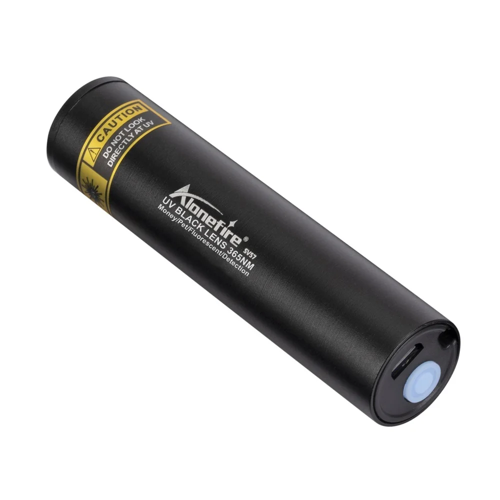 Linterna UV Alonefire usada para inspección