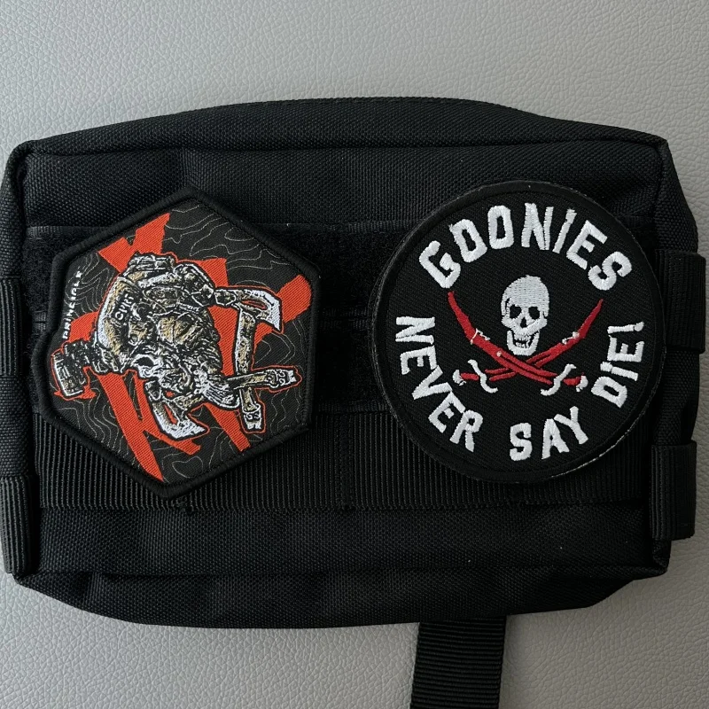 Insignia de moral de etiqueta tejida de Estilo funcional para mochila, Calavera, doble espada bordada, gancho táctico y bucle en la ropa Saboteur - imagen 2