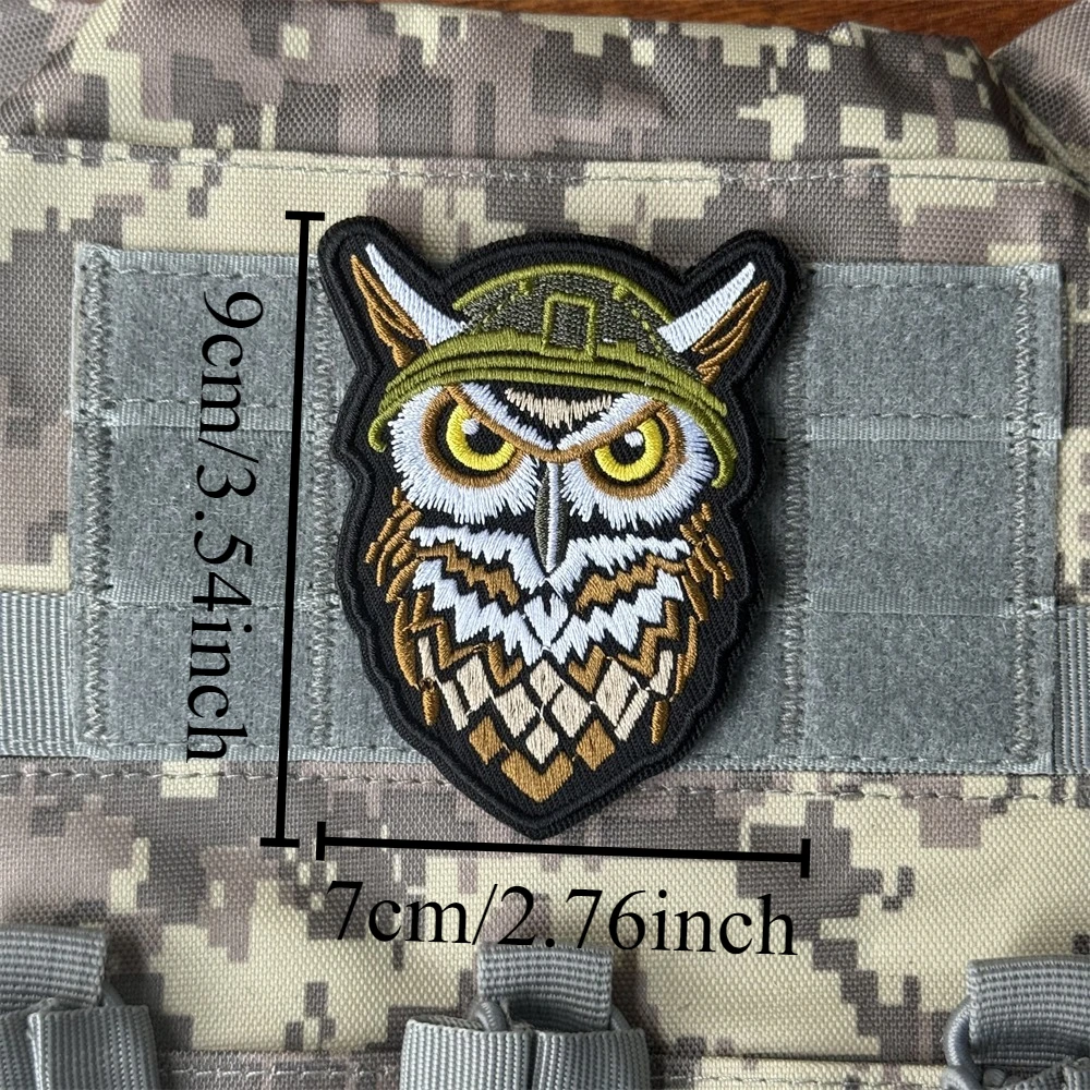 El búho usando un casco Chevron Morale parche táctico militar bordado gancho y bucle parches para ropa mochila pegatina - imagen 2
