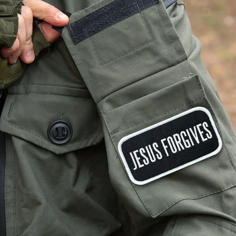 Parche bordado de "JESUS FORGIVES", insignia de moral táctica divertida, parches de bucle de gancho, brazalete militar, pegatinas para mochila - imagen 3