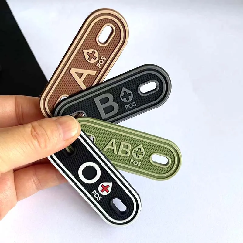 2 uds, parche de PVC tipo sangre positiva A B AB O, parches tácticos con hebilla de sangre para el cordón, cremallera para ropa, amuleto de etiqueta de sangre para mochila, - imagen 2