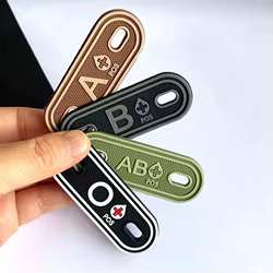 2 uds, parche de PVC tipo sangre positiva A B AB O, parches tácticos con hebilla de sangre para el cordón, cremallera para ropa, amuleto de etiqueta de sangre para mochila,