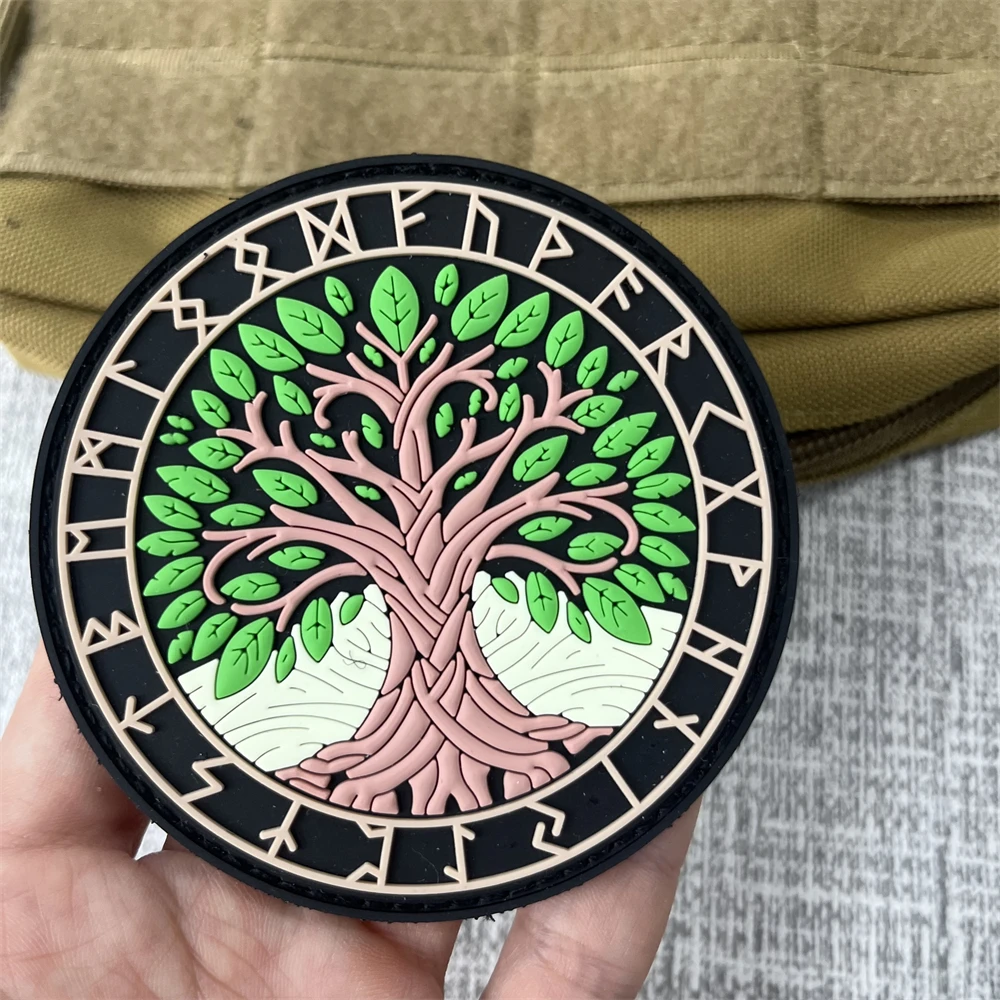 Parches de tótem vikingo de árbol de la vida, insignia de moral de PVC, pegatina de gancho y bucle para mochila al aire libre - imagen 4