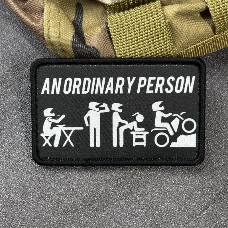Insignia de moral táctica "AN PERSON ORDINARY", parche impreso en ropa, gancho, parches militares, pegatinas para mochila - imagen 3