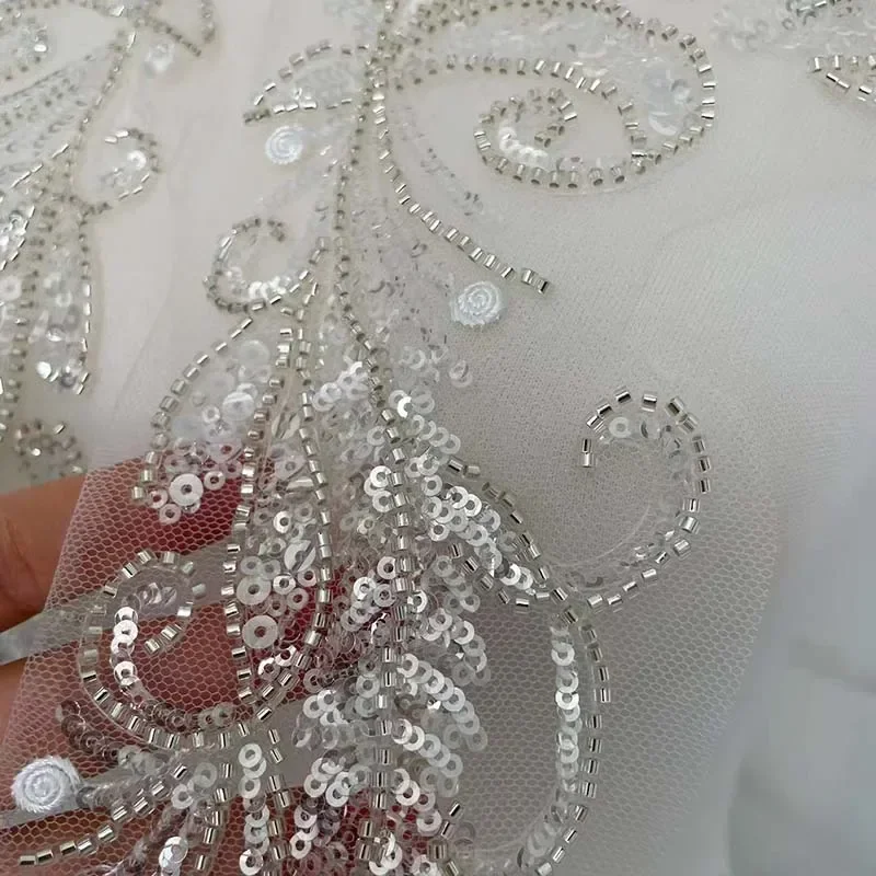 Parche bordado con lentejuelas y strass flor blanca para vestido - imagen 2