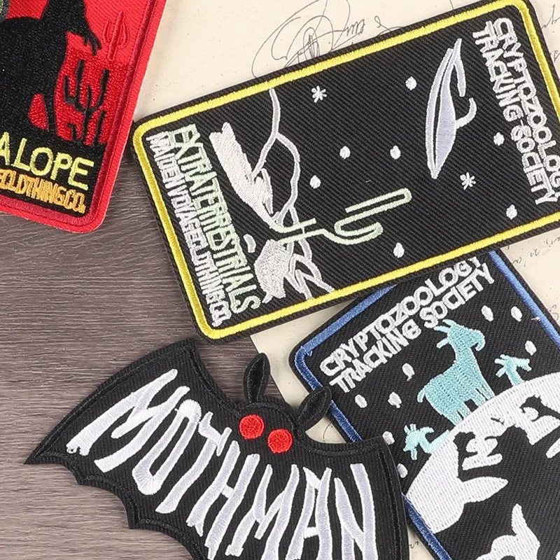 Cryptozoology parches termoadhesivos para ropa, pegatinas bordadas de monstruo, Mothman, Sasquatch, Jackalope, insignias decorativas en chaquetas - imagen 2