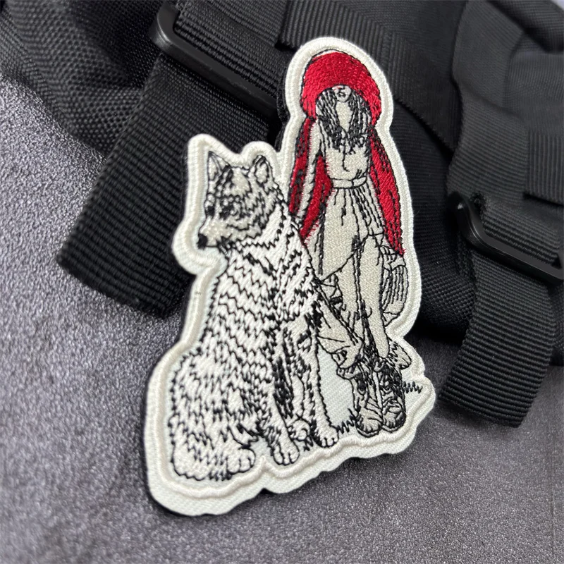 Parche bordado táctico "capucha roja y lobo", insignias de moral para ropa, parches militares con gancho, pegatinas para mochila - imagen 3