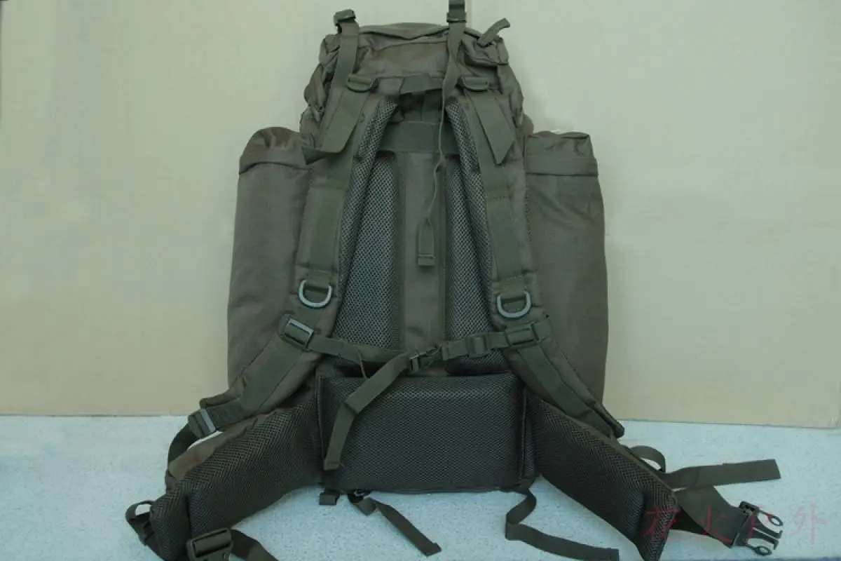 Mochila de viaje impermeable para exteriores, bolsa de lona táctica de gran capacidad de 35L, con soporte de tabla acolchada, para acampar y viajar - imagen 4