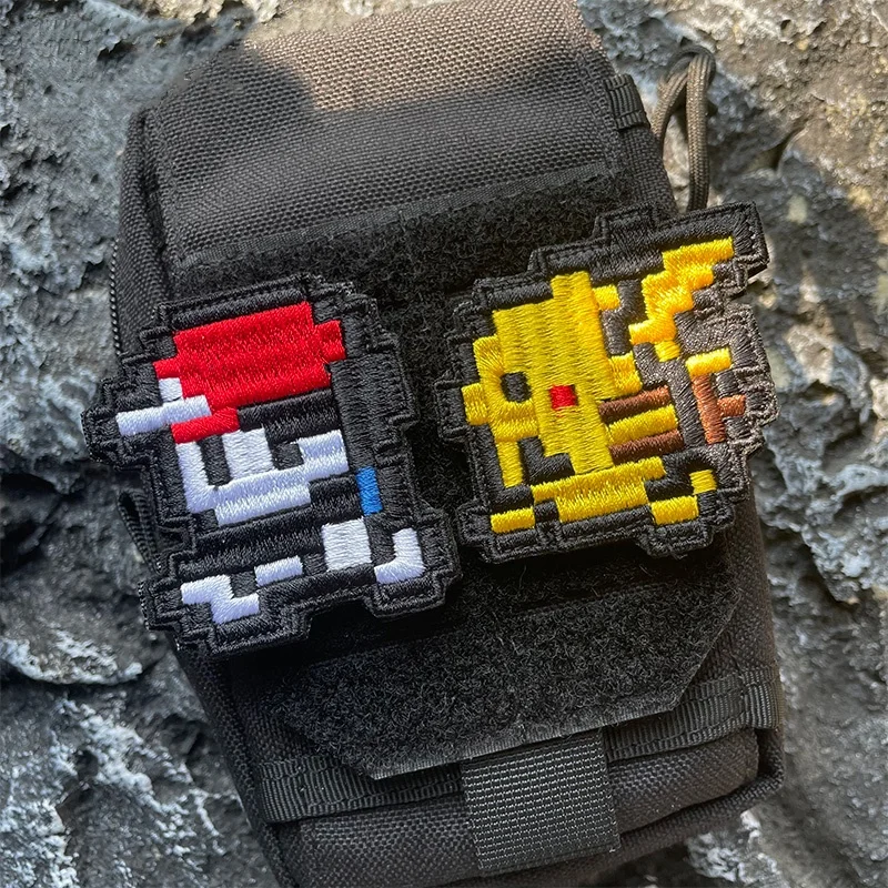 Parches de Velcro bordados de personajes de dibujos animados, insignia de moral táctica de estilo píxel, brazalete lindo para mochila, pegatinas de ropa - imagen 2