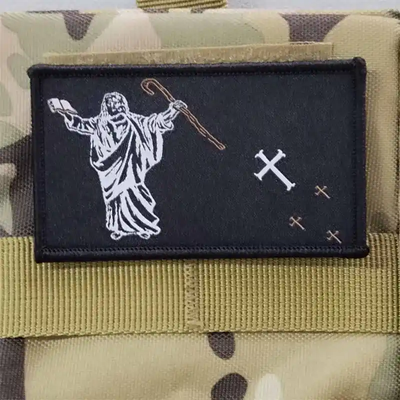 Parche cosido firmemente sobre uniforme