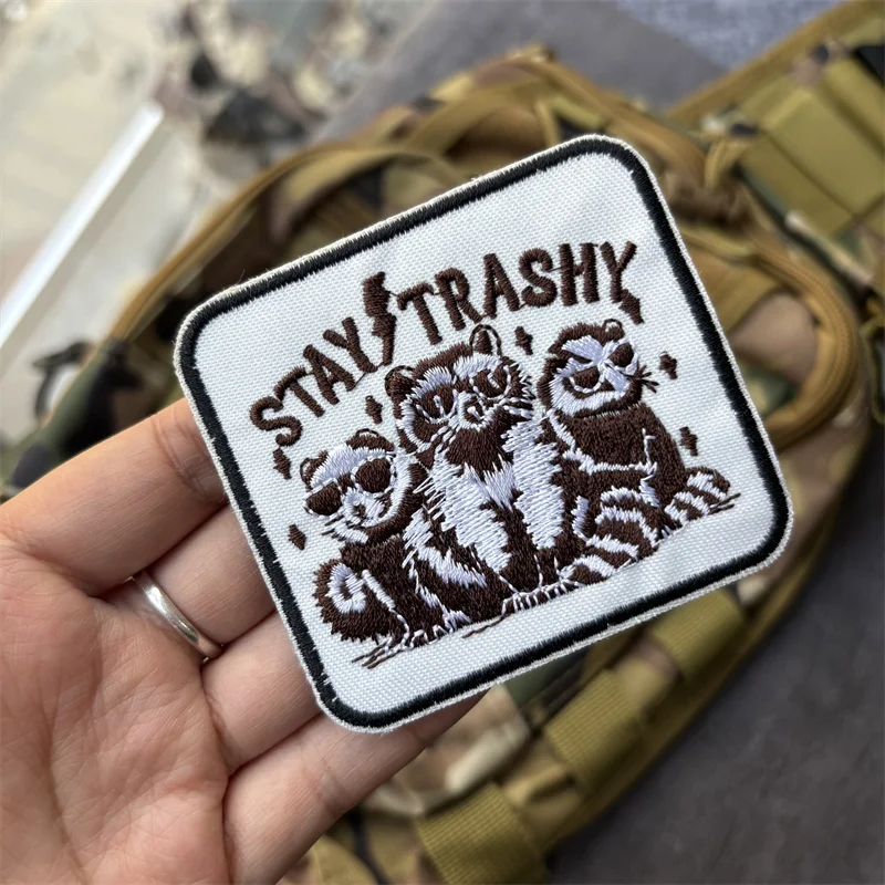 Parche bordado de mapache de dibujos animados tácticos, parche con gancho, insignia de moral, parches para ropa, pegatinas para mochila - imagen 2