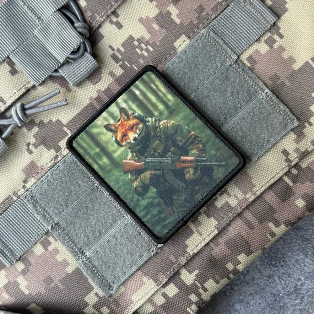 Parche táctico camuflaje zorro rojo con velcro para mochila