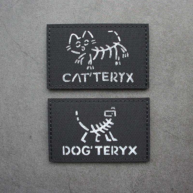 Parches bordados reflectantes IR con dibujos de perros y gatos japoneses para ropa, gancho y bucle, mochila táctica, insignias de moral, pegatinas - imagen 4