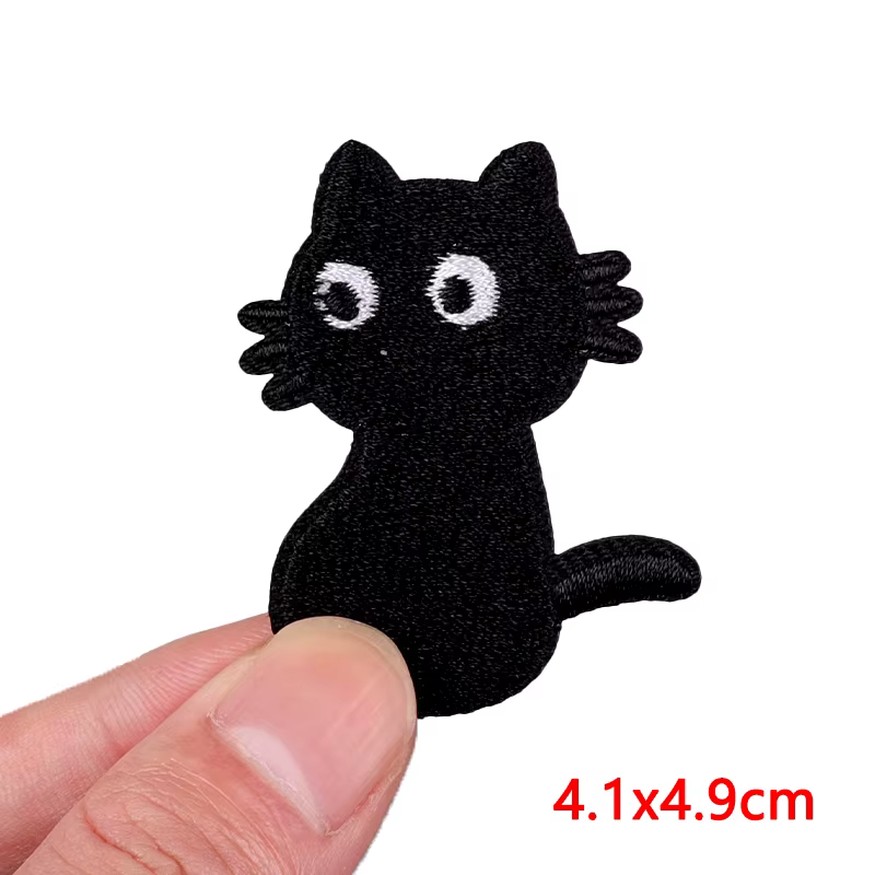 Gato negro bordado aplicado con plancha
