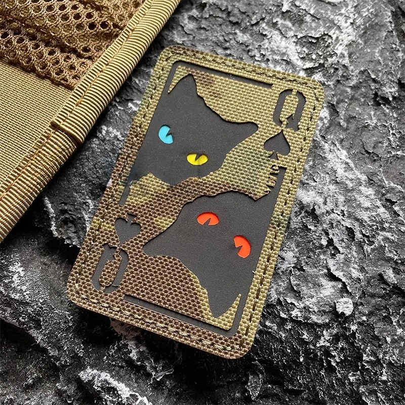 Parche de ojo de gato Poker Spades Q, gancho y bucle, brazalete reflectante IR, mochila táctica militar para exteriores, insignia de moral, pegatina de tela - imagen 5