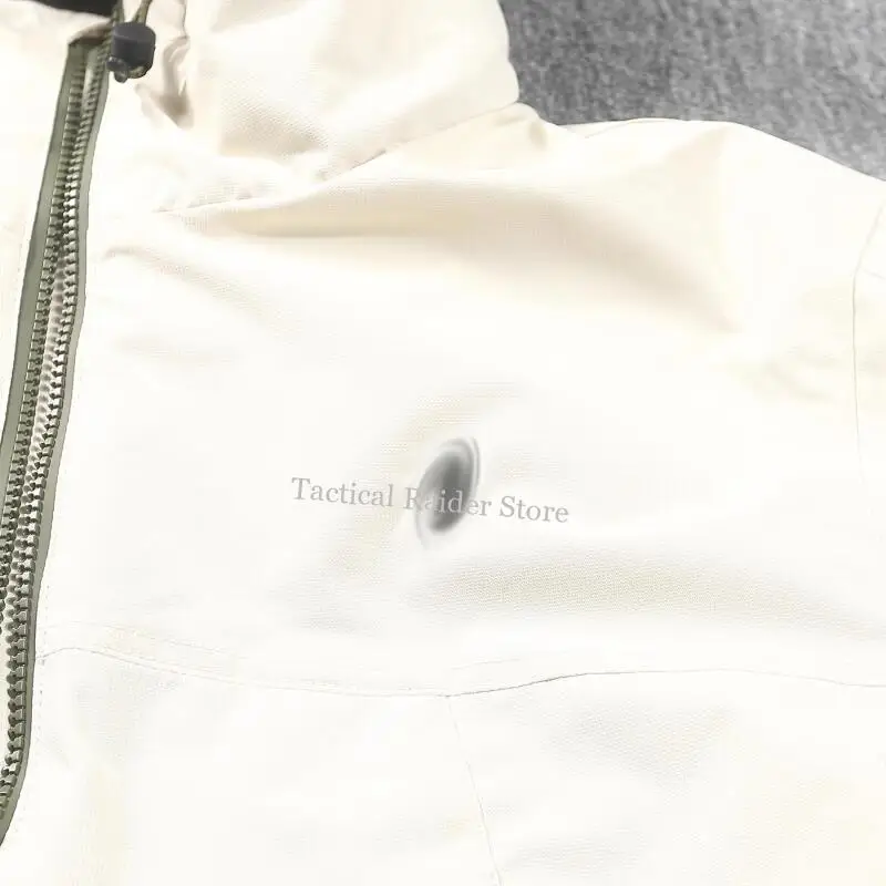 Detalle de costuras y ajustes