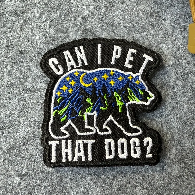 ¿Puedo mascota ese perro? Parche divertido oso negro y montañas aventura parches bordados para mochila sombrero, chaquetas accesorios DIY - imagen 4