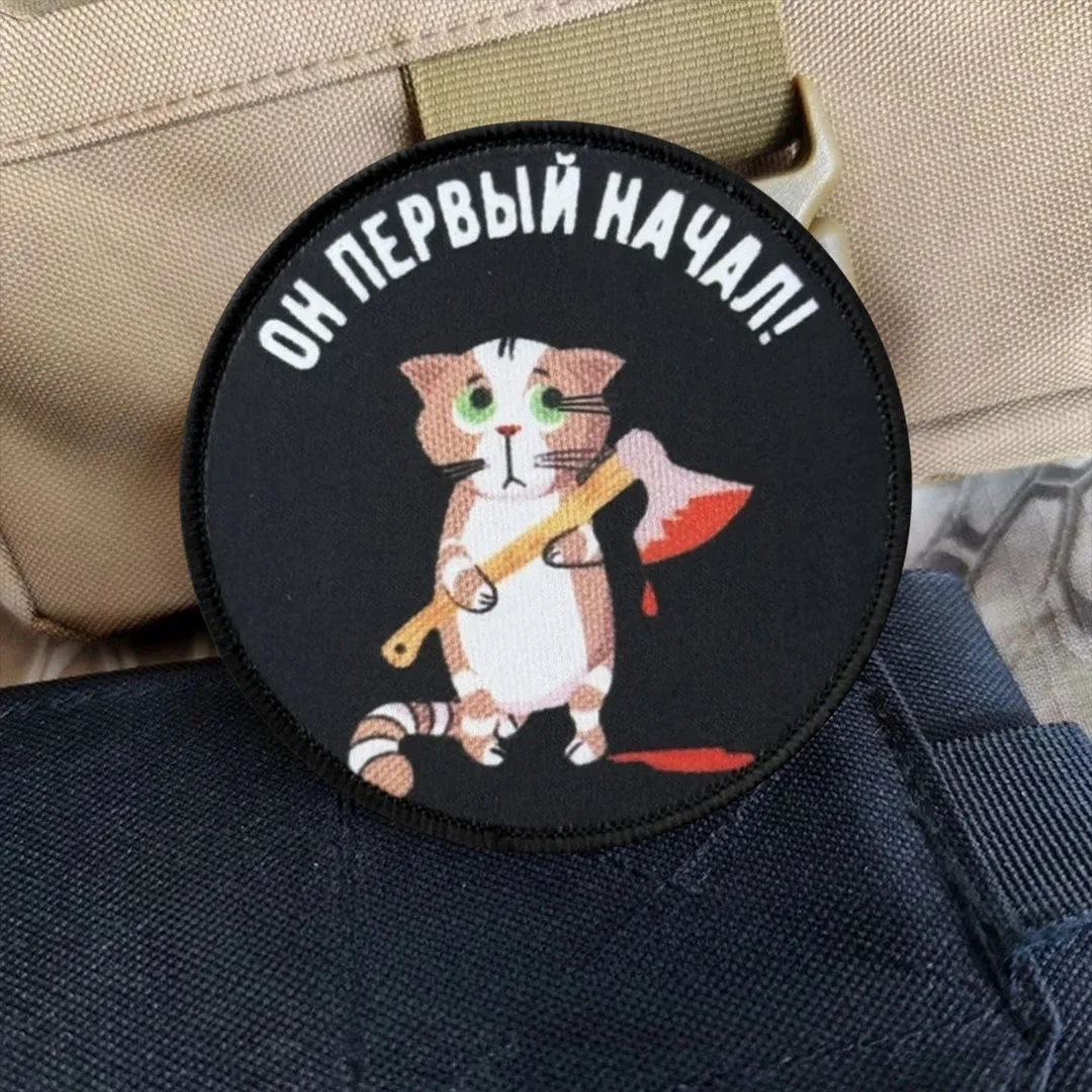 Parche táctico de gato sosteniendo un hacha, parches divertidos de gancho y bucle, insignia de moral militar, brazalete del ejército, pegatinas para mochila - imagen 2