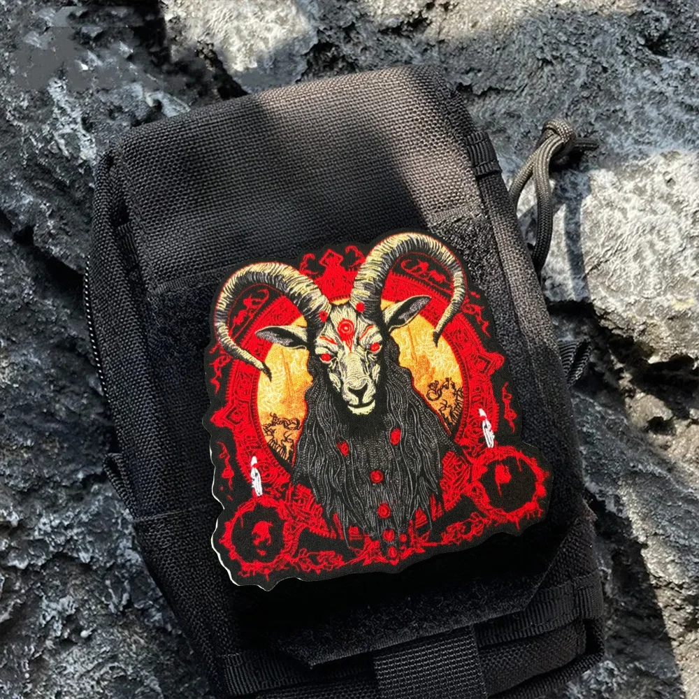 Parche táctico Baphomet cabeza de cabra gótico gancho y bucle - imagen 4