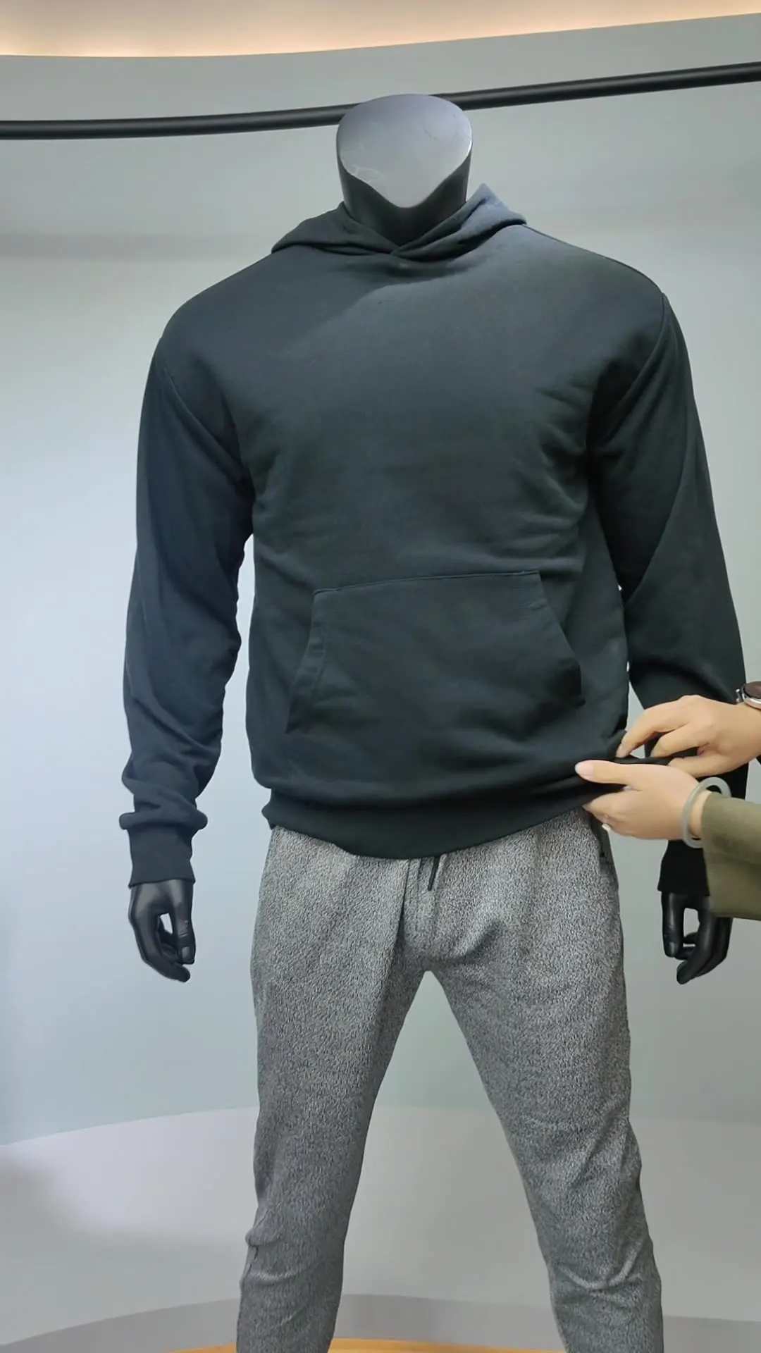 Sudadera táctica antipuñaladas con capucha – protección diaria - imagen 2
