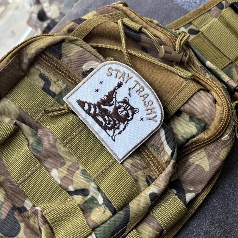 Parche bordado de Panda rojo de dibujos animados tácticos para ropa, gancho para ropa, insignia de moral bonita, pegatinas para mochila