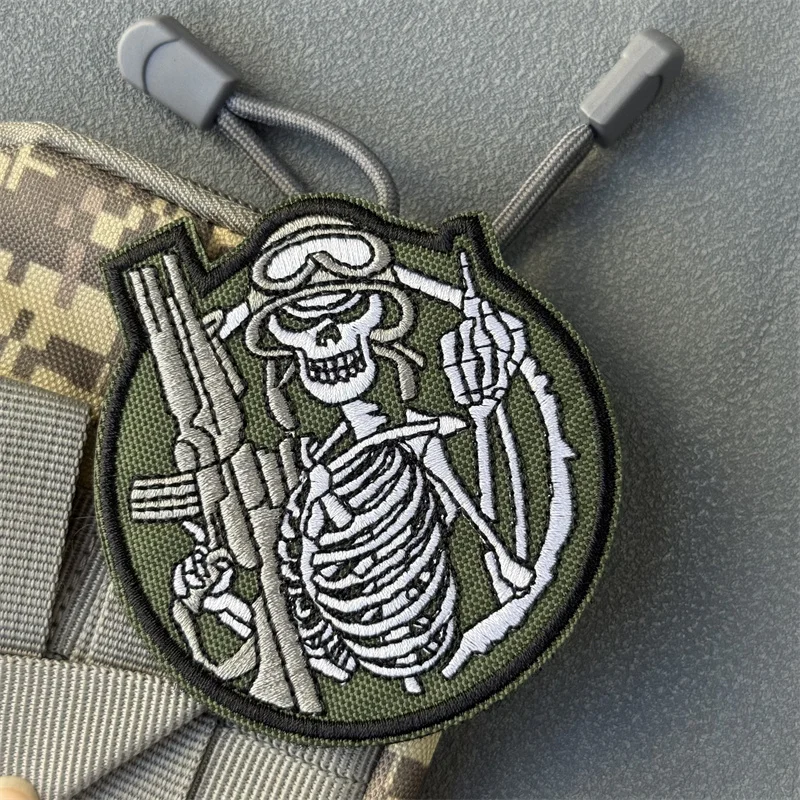 Parche táctico bordado soldado – Insignia de moral con velcro - imagen 4