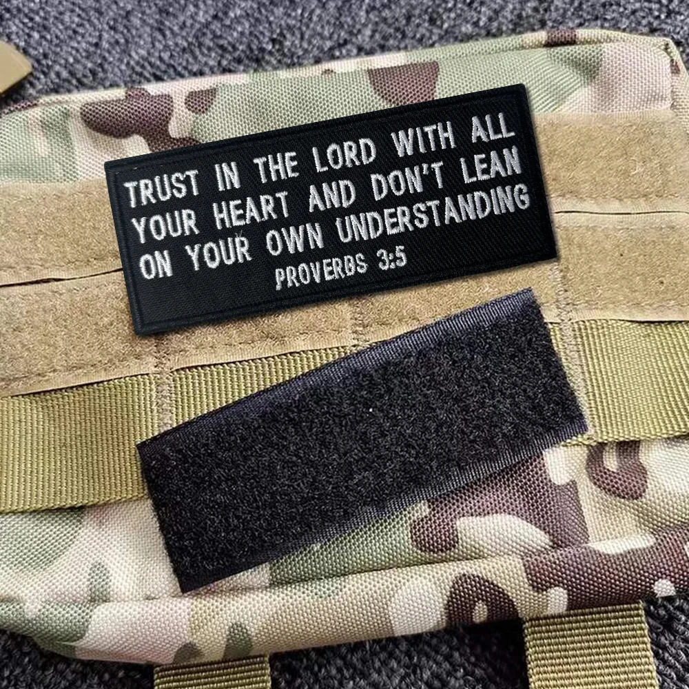 Parche táctico bordado Proverbios 3:5 – Insignia moral militar - imagen 4
