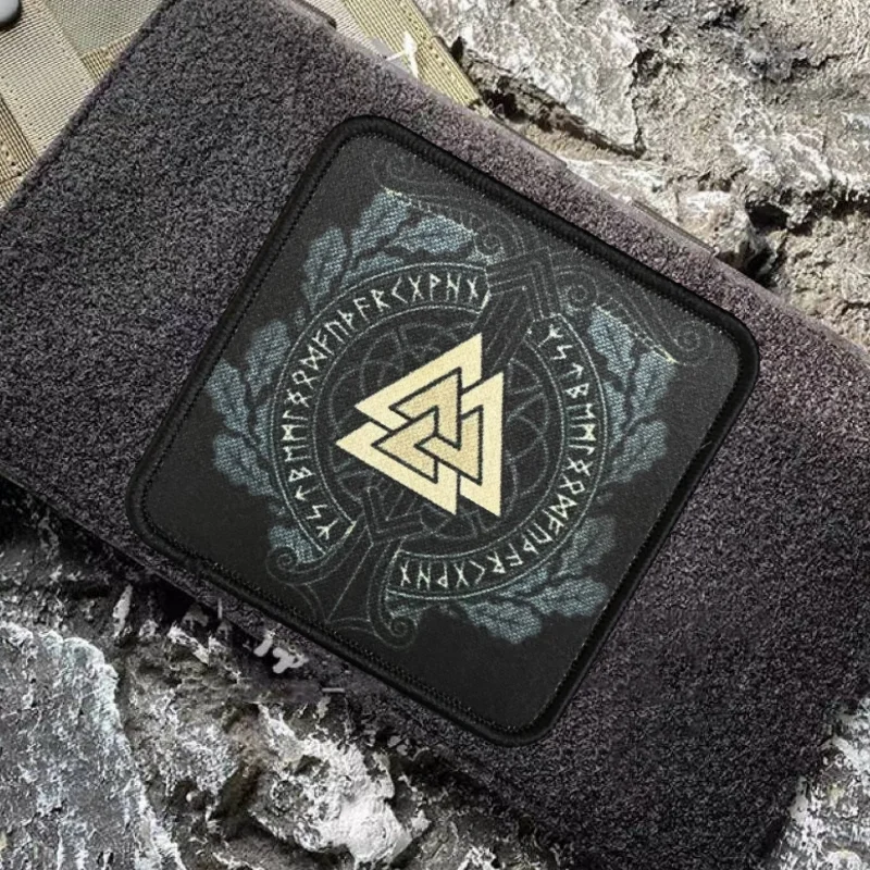 Parche táctico 'Los árboles Valknut y Igradrasil' insignia de moral estampado gancho y bucle brazalete mochila ropa pegatina brazalete - imagen 4