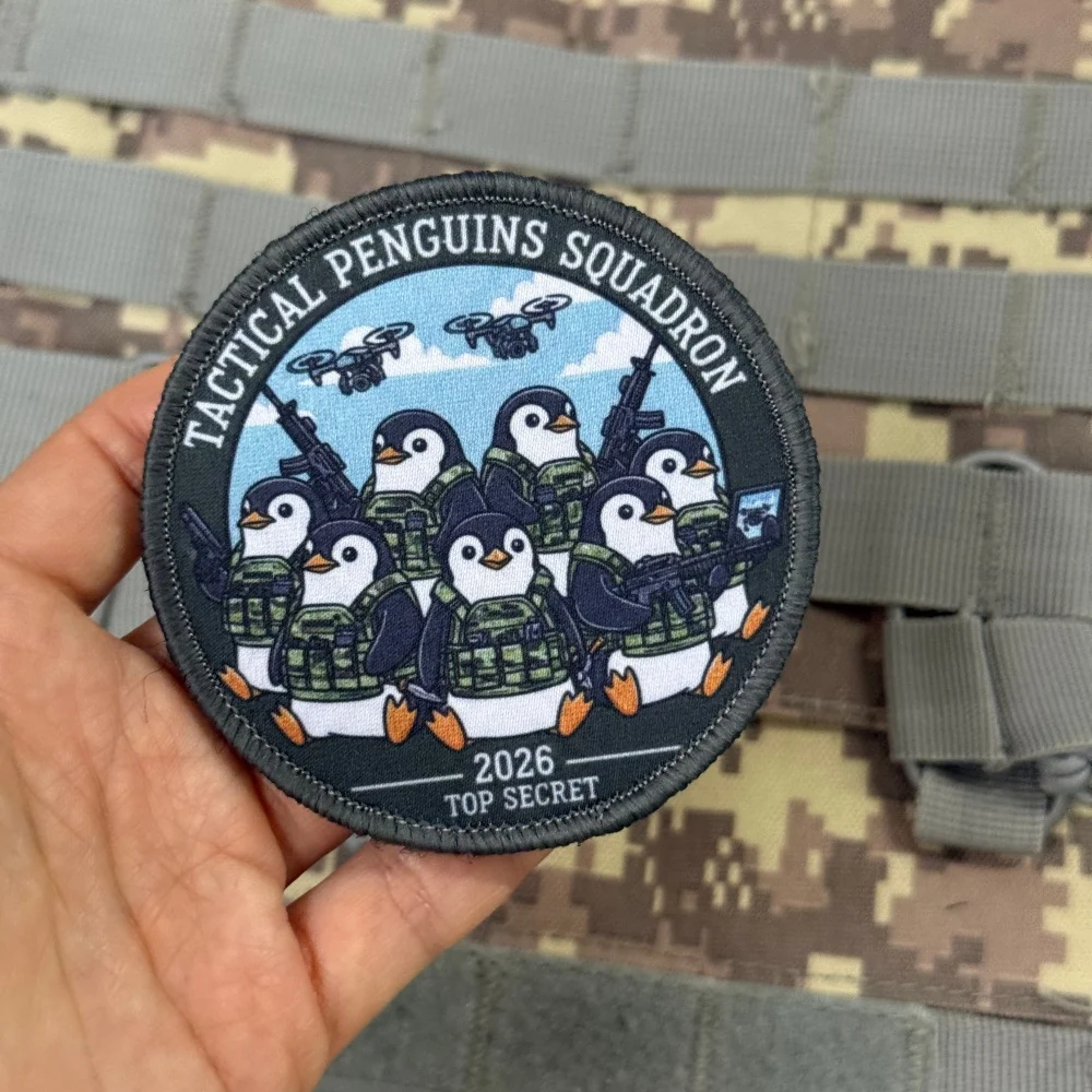 Parche táctico pingüino moral con cierre velcro para mochila - imagen 3