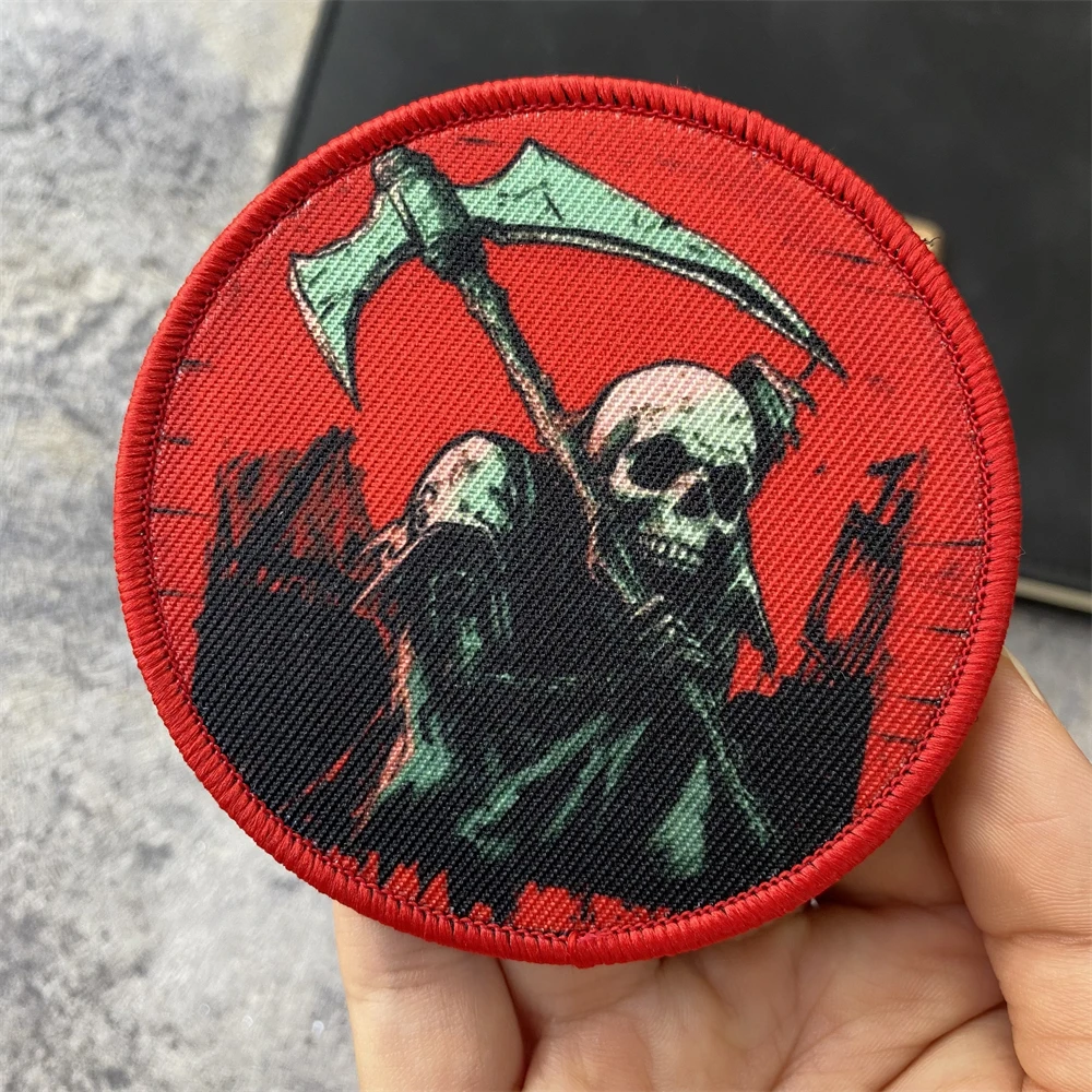 Parches de insignia de moral táctica de hoz de la muerte, brazalete militar con personalidad roja, pegatinas para mochila al aire libre con gancho y bucle - imagen 4