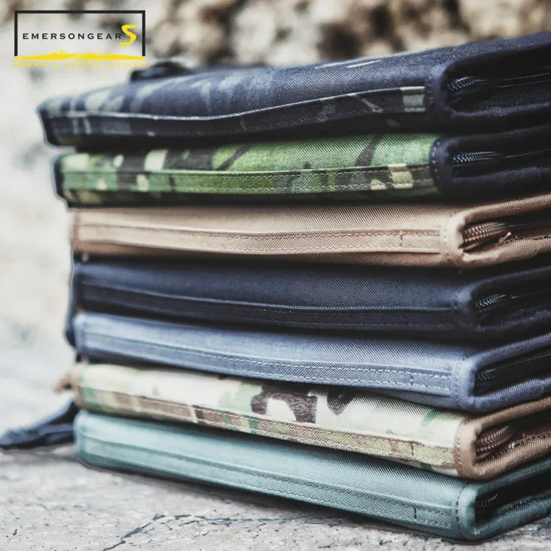 Cartera táctica Emersongear vista frontal con múltiples compartimentos