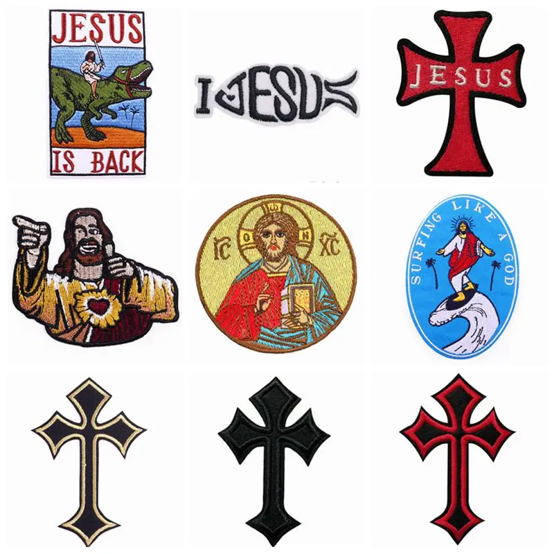 Símbolos religiosos que incluyen una cruz y Jesús ha vuelto