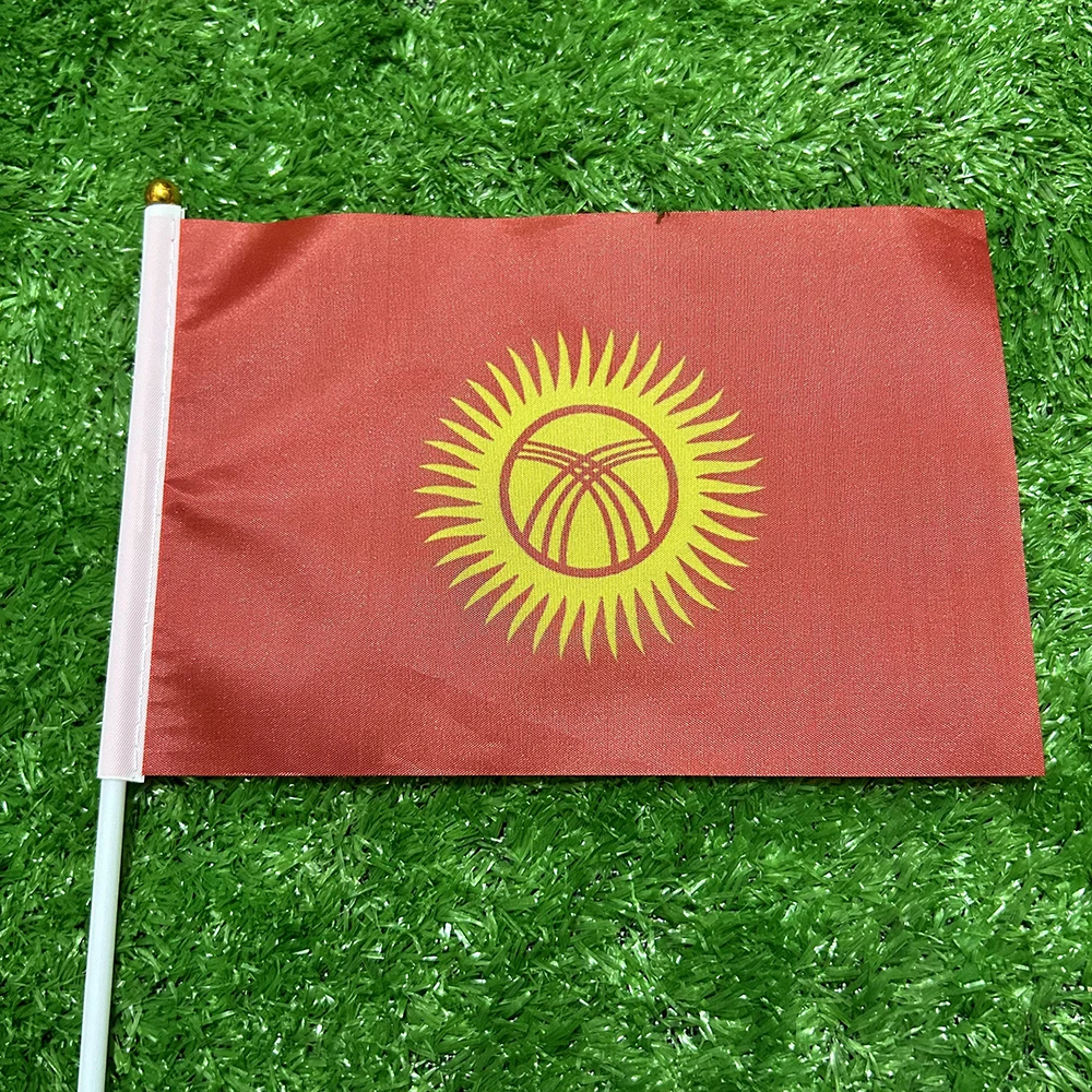 Bandera del cielo bandera de Kirguistán bandera de mano 10/20/50/100pcs 21*14cm bandera de Kirguistán ondeando a mano con poste de plástico para la decoración de la actividad deportiva - imagen 4